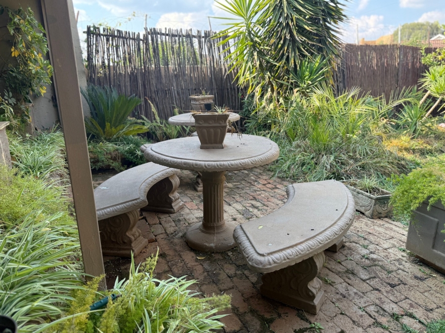 5 Bedroom Property for Sale in Mohadin North West